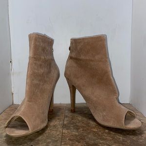 Cape Robbin suede booties sz 10